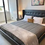 One Lux Stay At The Mansfield Miracle Mile