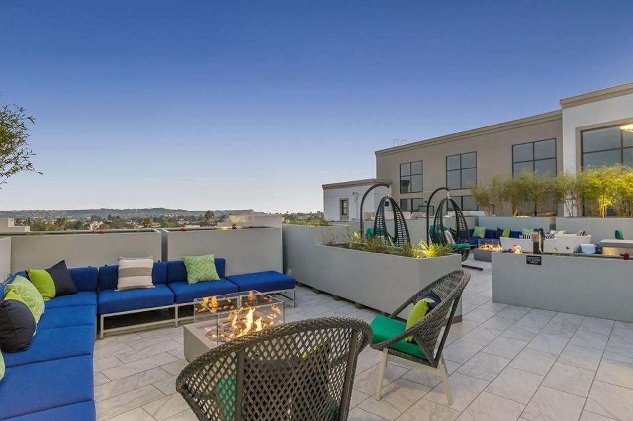 One Lux At The Mansfield Miracle Mile * Los Angeles